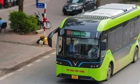 Thêm nhiều xe buýt điện lăn bánh trên đường phố Hà Nội, gồm những tuyến nào?