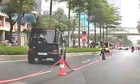 Ô tô Mercedes G63 tông cụ ông đi bộ sang đường tử vong ở Hà Nội
