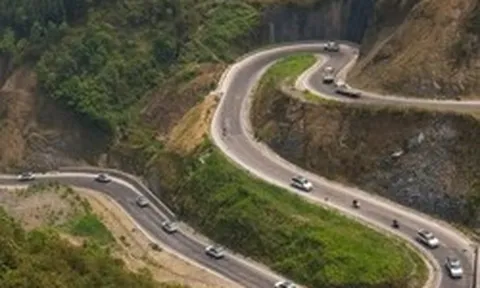 Cảnh sắc ấn tượng những khúc cua như dải lụa trên 'Con đường Hạnh phúc'