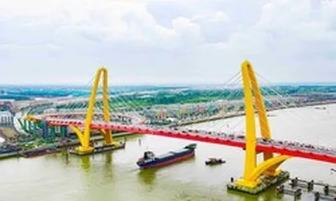 Cây cầu 2.300 tỷ do doanh nghiệp của tỷ phú Phạm Nhật Vượng xây dựng, sở hữu kỷ lục chưa từng có về tốc độ xây dựng công trình bắc qua sông Cấm