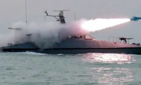 Tên lửa, UAV Iran lại tấn công UAE