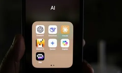 Tôi bỏ Gemini để sang dùng AI đang "gây sốt" này suốt 1 tháng qua: Tưởng thất vọng, ai ngờ hay không tưởng