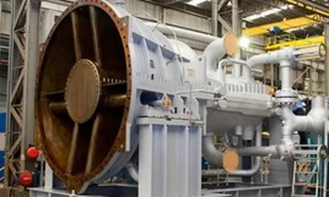 Một nhà máy hóa dầu đối mặt với nguy cơ đóng cửa vĩnh viễn: Chuyên gia Nga vào cuộc, tạo ra "siêu phẩm"