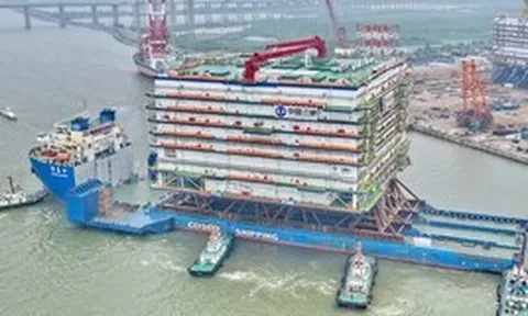 Trung Quốc thả công trình nặng 25.000 tấn, cao tương đương tòa nhà chung cư 15 tầng xuống biển: Để làm gì?