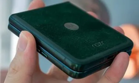 “Điện thoại nắp gập” kinh điển được Motorola mang trở lại Việt Nam, rất đáng sở hữu lúc này