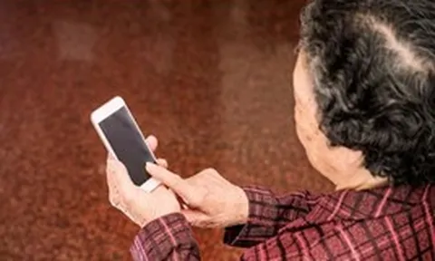 Gen Z cố gắng 'cai nghiện' smartphone, U60 lại đổ đi xô học AI: Cuộc đảo ngôi công nghệ gây bất ngờ năm 2026
