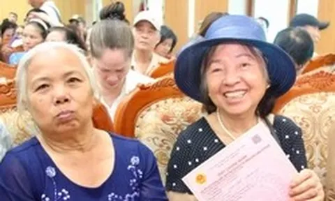 200 hộ dân di dời làm cầu Trần Hưng Đạo và cầu Tứ Liên nhận 'sổ đỏ' nơi ở mới