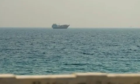 Phát hiện đoàn tàu chở hơn 2 triệu thùng dầu âm thầm vượt eo biển Hormuz, tắt tín hiệu định vị hướng thẳng đến các quốc gia châu Á