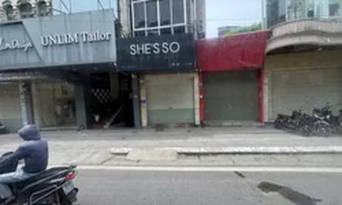 Thời hoàng kim đi qua, nhà mặt phố Hà Nội ồ ạt treo biển tìm khách