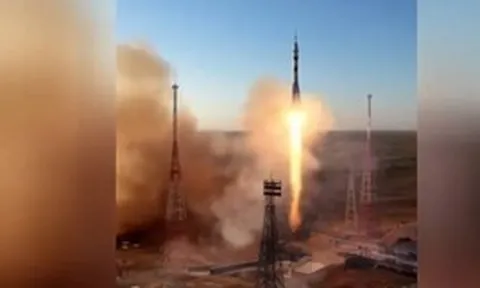 Xem Nga phóng tàu vũ trụ Soyuz có người lái lên ISS