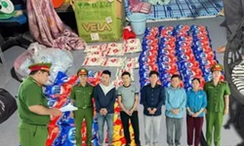 Công an ập vào kiểm tra, khám xét lúc 10 sáng, bắt tạm giam quản lý Phạm Thị Phương SN 1978