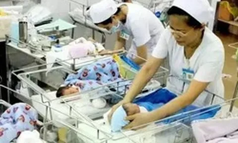 Đề xuất khen thưởng phụ nữ sinh đủ hai con, được trợ cấp tài chính cho trẻ đến 3 tuổi