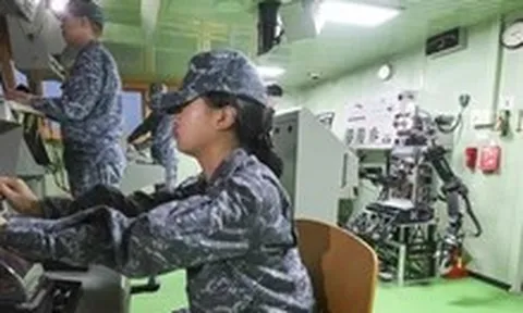 Hàn Quốc thử nghiệm robot lái tàu chiến để bù thiếu quân