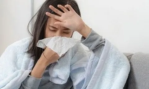 Những sai lầm khi tự điều trị cúm mùa tại nhà dẫn đến nguy kịch