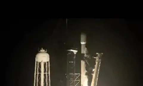 Tên lửa mất kiểm soát của SpaceX sắp lao vào Mặt trăng