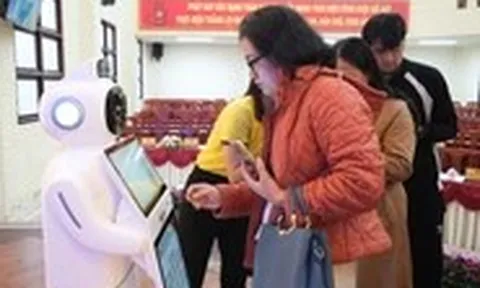 Robot AI làm lễ tân hành chính ở Đà Lạt