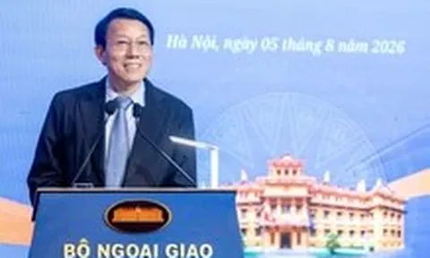 Ngoại giao công nghệ: Không chỉ 'đón đại bàng', phải 'bay cùng đại bàng'