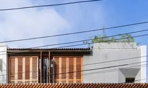 Ngôi nhà bốn tầng gây ấn tượng với gạch thô