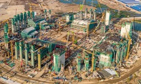 Tỷ phú Phạm Nhật Vượng cho xây dựng mái che đóng mở tự động lớn nhất hành tinh tại sân vận động VinFast - Trống Đồng