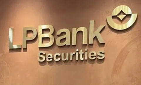 Chứng khoán LPBank đổi tên, cổ phiếu giảm sàn sau chưa đầy một tuần lên HoSE
