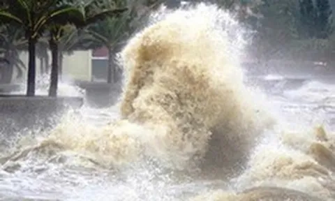 Bão số 4 Narra giật cấp 11, xu hướng đi ra xa đất liền