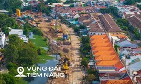 Cận cảnh đại công trường cầu đường Bình Tiên 6.300 tỷ: Máy móc rầm rộ san lấp mặt bằng, BĐS khu Nam chờ trục kết nối mới