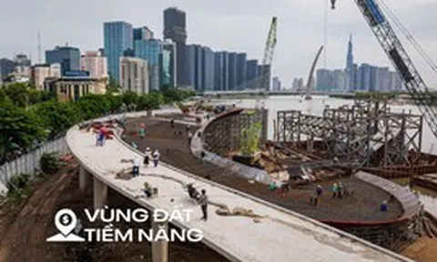 Cận cảnh cầu đi bộ “lá dừa nước” gần 1.000 tỷ qua sông Sài Gòn: Hai đầu cầu đã thành hình, sẽ sử dụng siêu sà lan mà cả nước chỉ có 2 chiếc