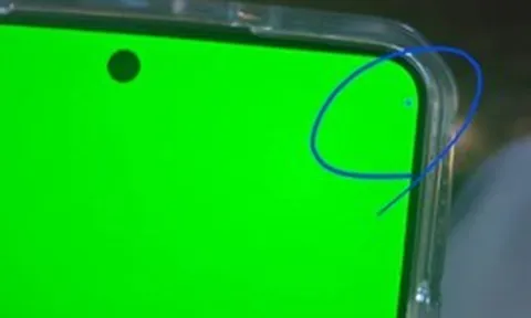 Hết ám đỏ, người dùng Galaxy S26 Ultra lại thấy có "chấm lạ" trên màn hình, Samsung chưa có thông báo chính thức