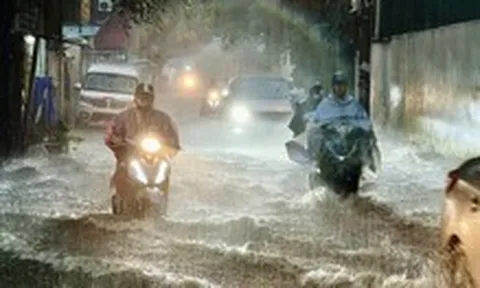 Hà Nội vận hành 'bản đồ mưa ngập', người dân nhận cảnh báo qua điện thoại