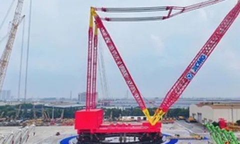 Phát hiện một 'gã khổng lồ' vừa rời nhà máy, có thể nhấc bổng vật thể nặng tới 14.000 tấn, thực hiện nhiệm vụ đặc biệt