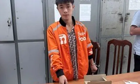 Công an bắt shipper Nguyễn Duy Cương SN 2007 khi đang đi giao hàng