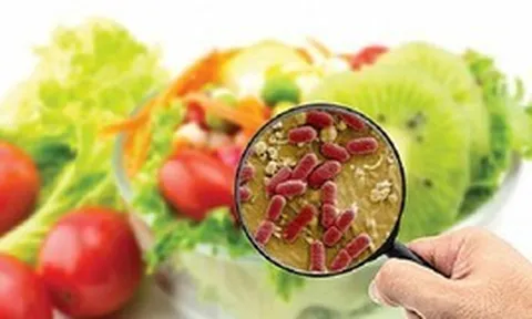 Xác minh, xử lý vụ nghi ngộ độc thực phẩm khiến 2 người tử vong tại Tuyên Quang