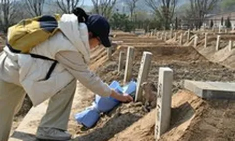 Nghe lời AI chọn ngày hạ huyệt rồi kiện luôn AI vì... xui xẻo