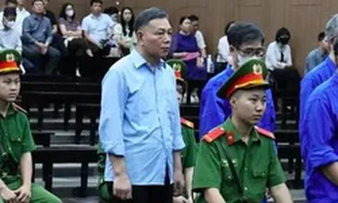 Vụ bà Nguyễn Thị Kim Tiến: Người chiếm đoạt 2 triệu USD kể công của cha mẹ để xin giảm án