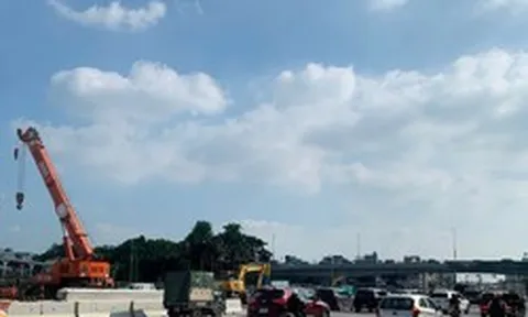 Hà Nội điều chỉnh điểm quay đầu trên đường Cổ Linh để thi công hầm chui