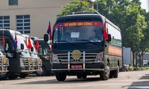 35 xe huyndai county 29 chỗ được thiếu gia, Phó TGĐ sinh năm 1998 bàn giao cho Bộ Quốc phòng, thực hiện nhiệm vụ thiêng liêng kéo dài 500 ngày đêm