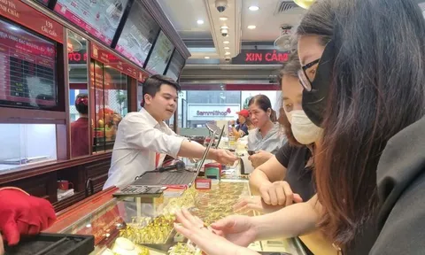 Giá vàng chiều nay (13/10): Bất ngờ đảo chiều tăng vọt