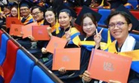 Thủ tướng yêu cầu làm sạch 12 triệu dữ liệu văn bằng, chứng chỉ trên VNeID trước 30-10