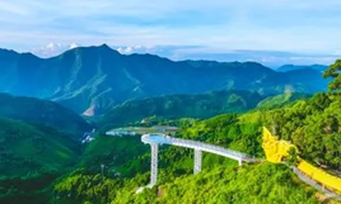 Việt Nam có công trình hình rồng dài 460 m được xác lập kỷ lục: Nối thẳng ra cầu kính, vắt ngang sườn núi ở độ cao gần 800 m, muốn lên phải đi cáp treo
