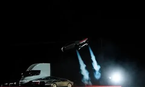 Ô tô bay bằng công nghệ tên lửa của Tesla: Đỉnh cao công nghệ hay màn trình diễn vô thưởng vô phạt?