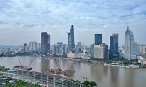 Hạn chế tàu thuyền qua sông Sài Gòn để vận chuyển nhịp cầu đi bộ
