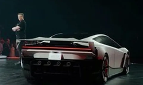 Tesla biến Roadster thành xe điện 'biết bay' nhờ công nghệ tên lửa?