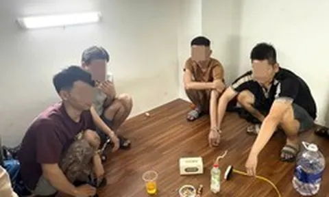 Kiểm tra phòng trọ lúc 23 giờ, công an bắt quả tang 2 đối tượng