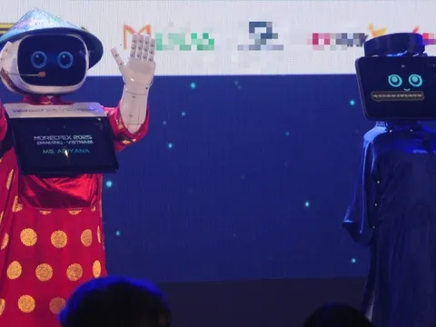 Dàn robot khách sạn ra mắt tại triển lãm công nghệ ngành dịch vụ du lịch quy mô nhất nước