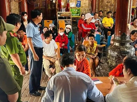 Cán bộ xã ở Đà Nẵng thức trắng đêm để hoàn thành chi trả quà Quốc khánh cho người dân