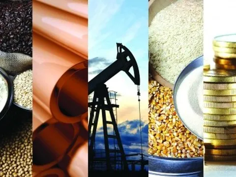 THỊ TRƯỜNG HÀNG HÓA: Sôi động sắc xanh