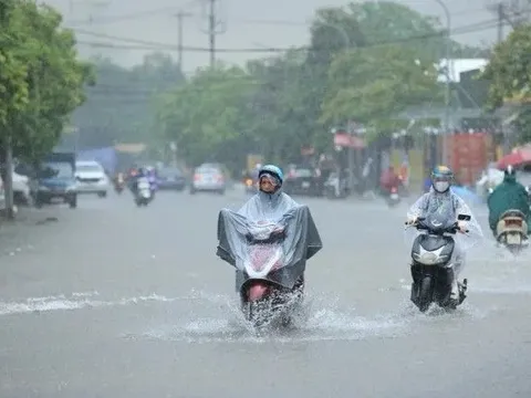 Hoàn lưu bão gây mưa dông, lốc và gió giật mạnh trên nhiều khu vực ở Bắc Bộ