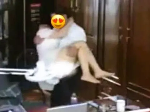 Vụ người đàn ông "thân mật" với nhiều phụ nữ ở trường THPT: Công an vào cuộc