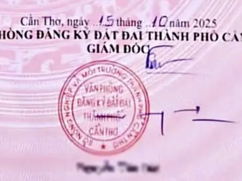 Giám đốc Văn phòng Đăng ký đất đai Cần Thơ không biết giải thích sao vì chữ ký xưa giờ vậy