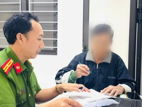 Cụ ông 67 tuổi bị "bắt cóc online" được Công an kịp thời giải cứu, suýt mất trắng tài sản vì một cuộc gọi video